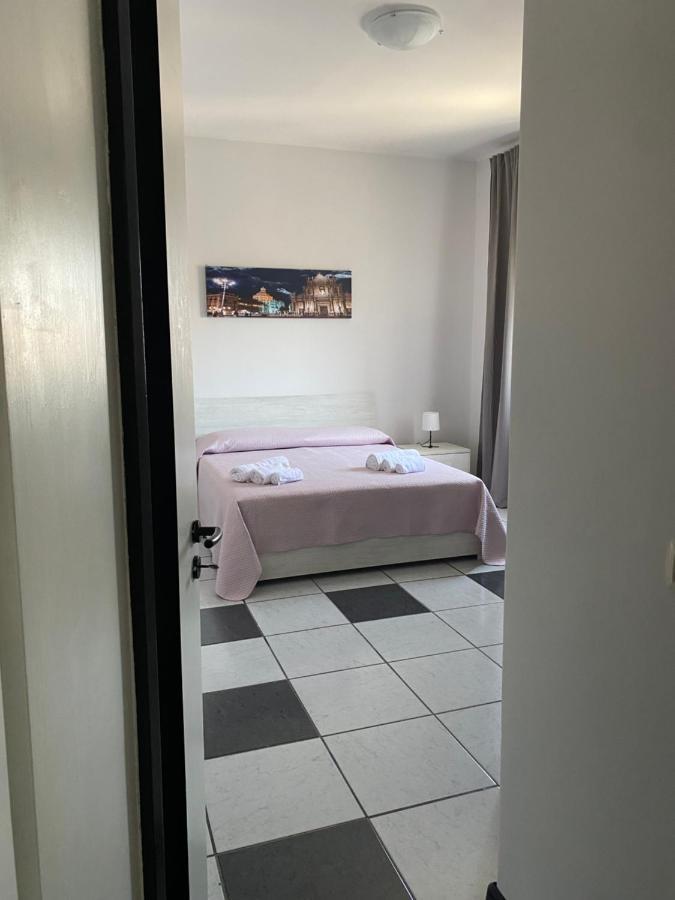 Il Girasole Apartment คาตาเนีย ภายนอก รูปภาพ
